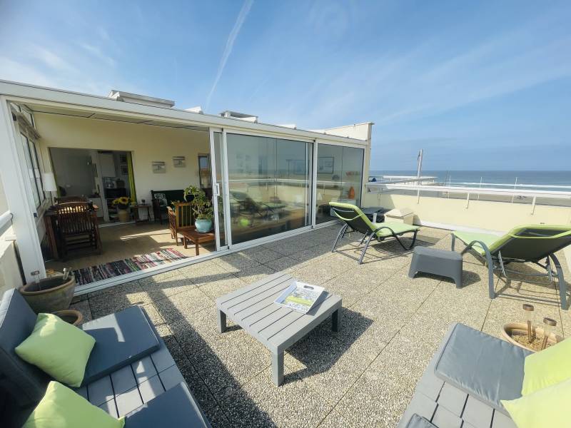 Bel appartement offrant une vue panoramique sur l'Océan