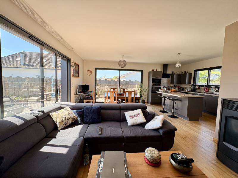 Agréable Maison Ossature Bois avec 3 Chambres à Parentis en Born