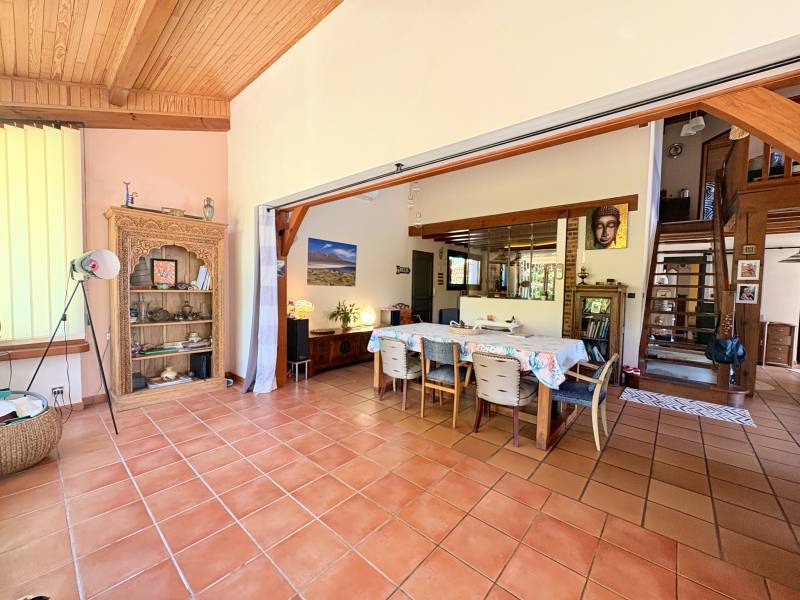 Agréable Landaise Familiale avec piscine sur son joli terrain arboré de 2650m²