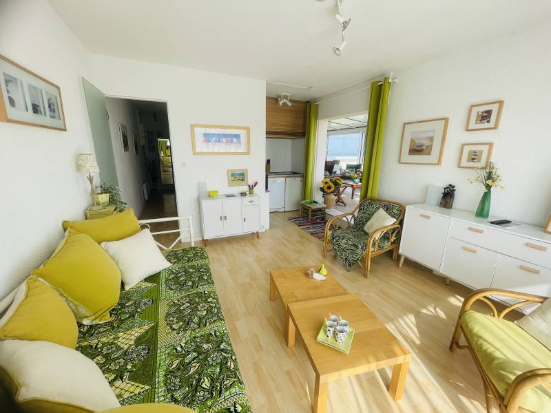 Bel appartement offrant une vue panoramique sur l'Océan