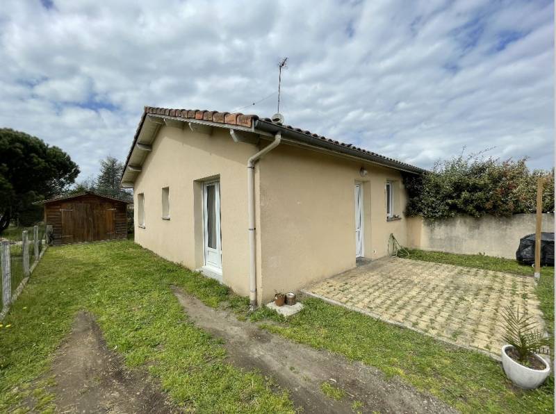Maison avec deux chambres proche du lac de Parentis en Born