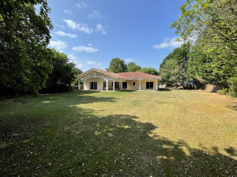 VILLA AU CALME A LA VENTE  PROCHE DU CENTRE VILLE BISCARROSSE