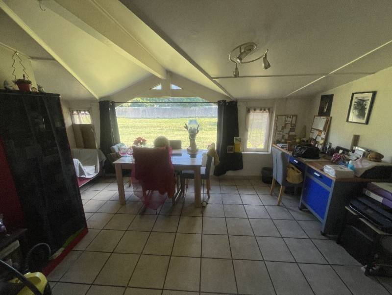 Maison de pays de plain pied à vendre avec 3 chambres sur un grand terrain à Biscarrosse Bourg